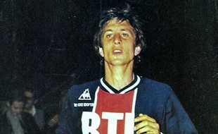 Cruyff avec le maillot du PSG, à l'été 75.
