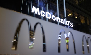 Devanture d'un restaurant McDonald's (illustration)