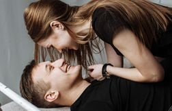 Comment pratiquer la masturbation mutuelle dans son couple ?