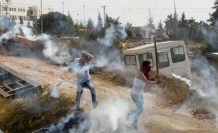 Etudiants palestiniens lors de heurts le 18 octobre 2015 à Hebron