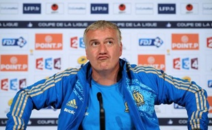 L'Olympique de Marseille a annoncé dans un communiqué lundi que Didier Deschamps quittait ses fonctions d'entraîneur du club de la cité phocéenne.