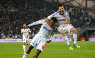 André-Pierre Gignac félicite Michy Batshuayi après son but contre Bordeaux en novembre 2014.