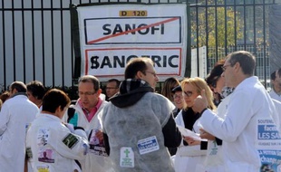 Le juge des référés d'Evry a rejeté vendredi la demande du comité central d'entreprise (CCE) de Sanofi, qui avait assigné la société pharmaceutique afin que ses projets de réorganisation et de suppressions d'emploi pour motif économique soient revus depuis le début.