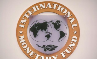 Le FMI a décidé de modifier une règle interne qui menaçait la poursuite de son plan d'aide à l'Ukraine, au risque de se voir accusé de céder à des pressions politiques