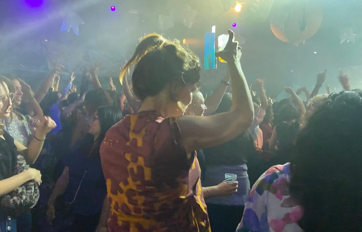 « Ce soir, c'est papa qui reste à la maison avec les enfants »... A la discothèque Warehouse, une teuf réservée aux mamans