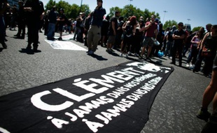 Manifestation en faveur de Clément Méric, le 6 juin 2015 à Paris pour commémorer le deuxième anniversaire de la mort de ce jeune militant d'extrême-gauche