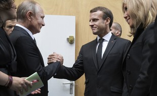 Emmanuel Macron et Vladimir Poutine, ici en 2019, vont évoquer la situation entre l'Ukraine et la Russie