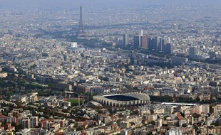Vue aerienne de Paris et de sa banlieue.