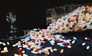 Aucun des 47 médicaments enregistrés en 2011 par l'Agence européenne du médicament n'est fabriqué en France, s'est inquiétée jeudi l'industrie pharmaceutique, qui appelle les pouvoirs publics à "un pacte industriel" pour soutenir une industrie puissante, mais "fragilisée".
