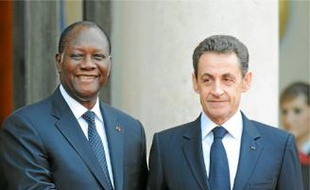 C'est la première visite officielle d'Alassane Ouattara en France.