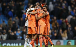 Les joueurs lyonnais se sont réunis au coup de sifflet final mercredi afin de savourer cet immense exploit contre City.