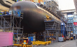 Le Suffren, ici sur le chantier de Naval Group, dans l’arsenal de Cherbourg, se compose de quelque 800.000 pièces.