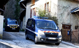 Une voiture de police lors de la recherche d'indices sur la disparition d'Arthur Noyer, que Nordahl Lelandais est soupçonné d'avoir tué (image d'illustration).