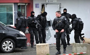 Un ex-détenu a été mis en examen samedi pour complicité dans le cadre de l'enquête sur l'évasion du braqueur Redoine Faïd de la prison de Sequedin (Nord), la troisième mise en examen dans ce dossier