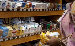 Les prix de certains cigares et blagues de tabac à pipe vont légèrement augmenter lundi, mais ceux des cigarettes ne bougeront pas, selon un décret du ministère du Budget publié dimanche au Journal officiel.