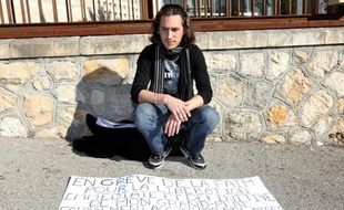 Gabriel Iacono a entamé une grève de la faim le 23 février 2012, devant le palais de justice de Grasse, pour réclamer la libération de son grand-père Christian Iacono.