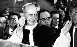 Le pape Paul VI quitte la basilique de l'Annonciation à Nazareth le 5 janvier 1964