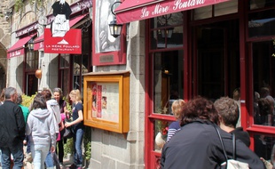 Le restaurant de la Mère Poulard au Mont Saint-Michel, célèbre pour ses omelettes.