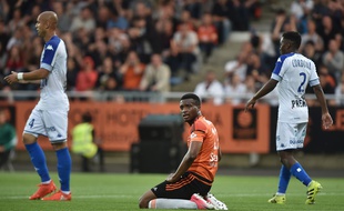 Benjamin Moukandjo (au centre) lors du match Lorient - Troyes, le 28 mai 2017.