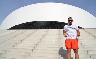 L'humoriste Bengous, le 22 septembre 2014 devant le stade Vélodrome.