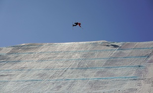 Tess Ledeux en train de manquer son dernier saut