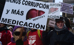 Manifestaion en avril, à Madrid (Espagne), contre le prix très élevé des traitements vendus par le laboratoire Gilead.