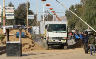 Un premier convoi d'aide humanitaire se prépare à entrer mercredi dans la ville rebelle assiégée de Mouadamiyat al-Cham près de Damas, le 17 février 2016