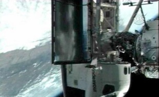Endeavour a réussi à s'amarrer à la Station spatiale internationale, le 10 août 2007.