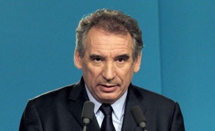 Le président du MoDem, François Bayrou, a voté dès l'ouverture du bureau dimanche à Pau, indiquant qu'il ferait une déclaration dans la soirée.