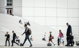 Image d'illustration de cadres à La Défense (Hauts-de-Seine).