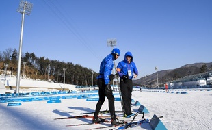 Martin Fourcade et Stéphane Bouthiaux à l'entraînement lors des JO de Pyeongchang, le 22 février 2018.