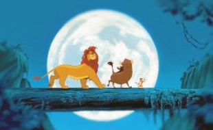 Simba le lionceau et ses amis, Pumbaa le phacochère, et Timon le suricate.