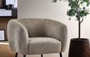 Envie d’un fauteuil stylé pour votre salon ? Ce modèle en tissu et acier affiche -30 % chez Alinéa aujourd’hui