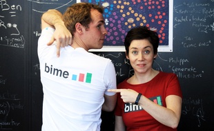 Rachel Delacour, fondatrice de Bime (à droite) et Sam Bowden (à gauche).