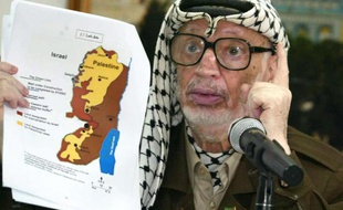 Un article de la revue britannique The Lancet relance la thèse d'un empoisonnement de Yasser Arafat, mais les expertises demandées après l'exhumation de la dépouille du leader palestinien ne sont toujours pas connues, laissant planer le doute sur ce dossier ultra sensible.