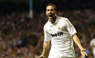 Le Real Madrid a été sacré pour la 32e fois champion d'Espagne, quatre ans après son dernier titre en Liga, en l'emportant en costaud (3-0) mercredi sur le terrain de l'Athletic Bilbao grâce à des buts signés Higuain, Özil et Ronaldo.