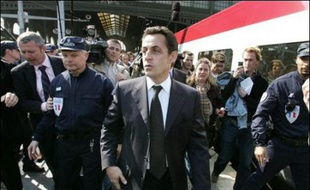Pour la première fois dans la campagne électorale, les deux principaux candidats Nicolas Sarkozy et Ségolène Royal se sont affrontés directement mercredi, en termes durs, sur le thème de la sécurité après les incidents à la gare du Nord.