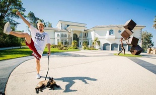 Jake Paul est devenu célèbre grâce à ses extravagances sur les réseaux sociaux.