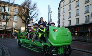 Des enfants à bord de leur "S'Cool Bus", le 6 novembre 2015 à Rouen
