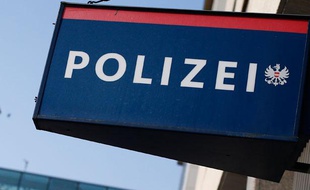 Enseigne d'un poste de police en Autriche.