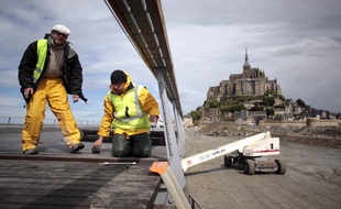 La construction de ce pont-passerelle avait démarré début 2011.