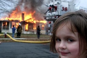 La petite fille du célèbre mème "Disaster Girl", âgée de 21 ans aujourd'hui, a vendu sa photo aux enchères pour près de 500.000 $ en NFT.