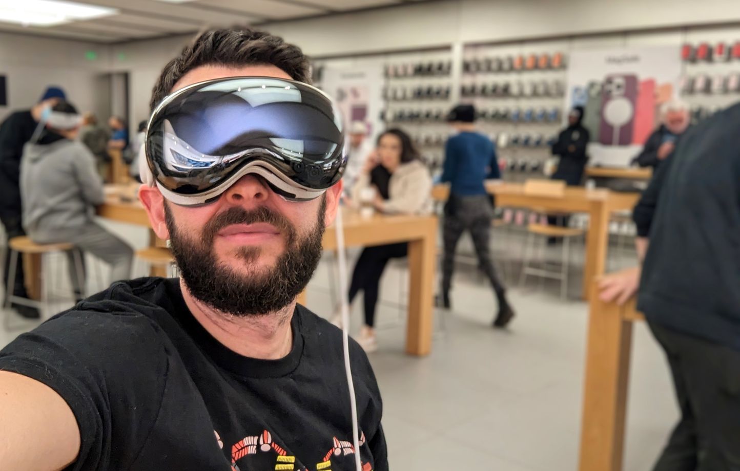 Difficile de passer inaperçu avec l'Apple Vision Pro sur le visage.