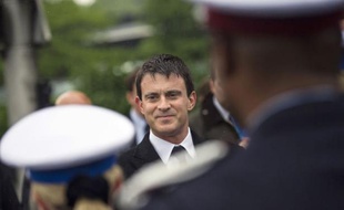 La France travaille avec les polices européennes et "au niveau mondial" pour arrêter Redoine Faïd qui s'est échappé de la maison d'arrêt de Sequedin (Nord) le 13 avril dernier, a indiqué lundi le ministre de l'Intérieur Manuel Valls.