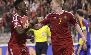 Le Belge Kevin De Bruyne (d.) lors d'un match éliminatoire à l'Euro 2016, le 10 septembre 2014.