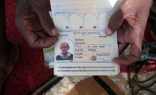Le passeport de l'otage français Michel Germaneau, enlevé en avril 2010 par Al-Qaïda au Maghreb islamique (Aqmi) et exécuté en captivité en juillet la même année, a été retrouvé par des soldats tchadiens au Nord Mali, a affirmé mardi à l'AFP un journaliste tchadien, photo à l'appui.