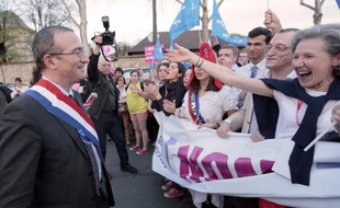 Hervé Mariton, ancien ministre UMP, a exprimé son "incompréhension" après la condamnation pour rébellion d'un militant opposé au mariage homosexuel à deux mois de prison ferme, et demandé sa libération "sans délai", jeudi dans un communiqué.