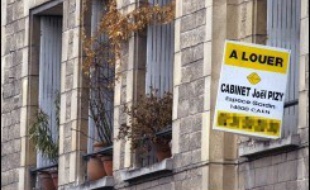 Frais abusifs pour encaisser un loyer ou faire un état des lieux: l'association de consommateurs CLCV accuse dans une étude parue mercredi certains administrateurs de biens de facturer illégalement certaines prestations aux locataires.