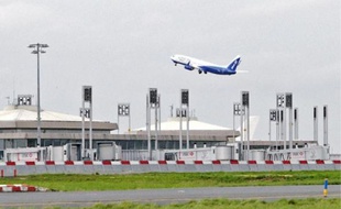 Les vols se font de plus en plus fréquents à l'aéroport de Roissy Charles-de-Gaulle, ce qui provoque l'exaspération des habitants alentour comme Catherine Bouvier, qui subit les nuisances depuis 1964 à Taverny.