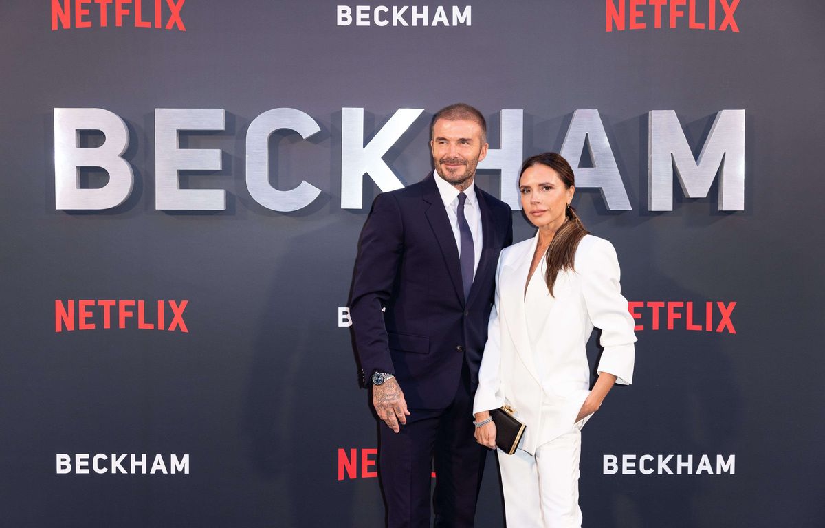 Victoria Beckham affirme être issue de la classe populaire, son mari la contredit